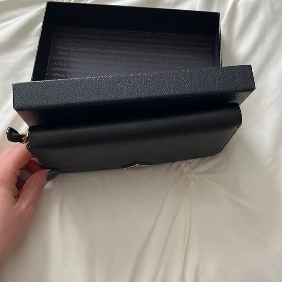 PRADA Wallet - Picture 5 of 6